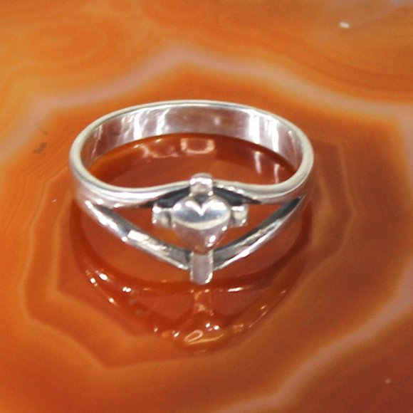 James Avery Retired Heart and Cross Ring - Picture 1 of 6